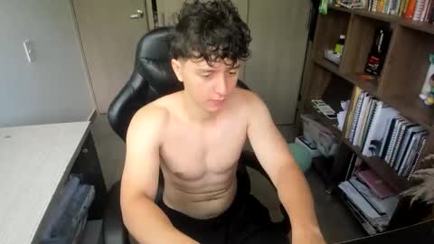 Snapshot of wolker_allan chatting on 17, 12, 2025 wolker_allan online show from 17, 12, 2025