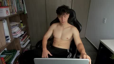 Snapshot of wolker_allan chatting on 2, 2, 2026 wolker_allan online show from 2, 2, 2026