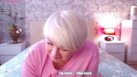 Snapshot of women_pleasures chatting on 5, 3, 2025 women_pleasures online show from 5, 3, 2025