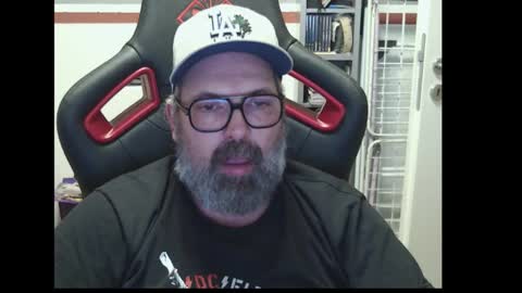 Snapshot of womenizzeer chatting on 23, 10, 2025 Adam online show from 23, 10, 2025