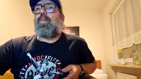 Snapshot of womenizzeer chatting on 25, 10, 2025 Adam online show from 25, 10, 2025