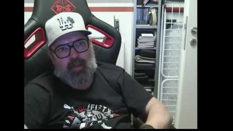 Snapshot of womenizzeer chatting on 27, 10, 2025 Adam online show from 27, 10, 2025