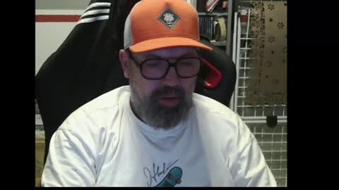 Snapshot of womenizzeer chatting on 24, 11, 2025 Adam online show from 24, 11, 2025