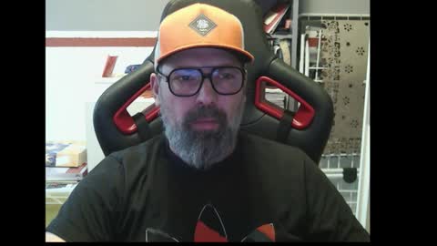 Snapshot of womenizzeer chatting on 28, 11, 2025 Adam online show from 28, 11, 2025