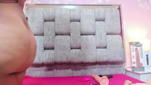 Snapshot of wonderkloe_ chatting on 4, 11, 2025 wonderkloe_ online show from 4, 11, 2025