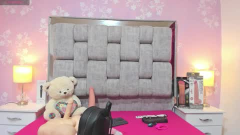 Snapshot of wonderkloe_ chatting on 2, 12, 2025 wonderkloe_ online show from 2, 12, 2025