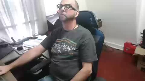 Snapshot of woodworker6473 chatting on 15, 10, 2025 woodworker6473 online show from 15, 10, 2025