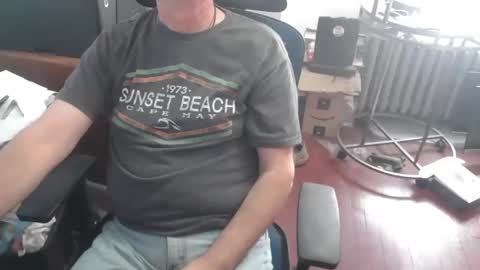 Snapshot of woodworker6473 chatting on 14, 11, 2025 woodworker6473 online show from 14, 11, 2025