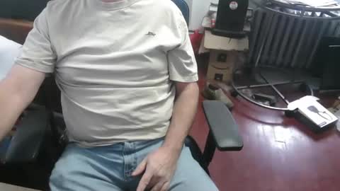 Snapshot of woodworker6473 chatting on 19, 11, 2025 woodworker6473 online show from 19, 11, 2025