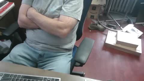 Snapshot of woodworker6473 chatting on 26, 11, 2025 woodworker6473 online show from 26, 11, 2025