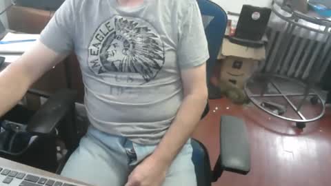 Snapshot of woodworker6473 chatting on 28, 4, 2026 woodworker6473 online show from 28, 4, 2026