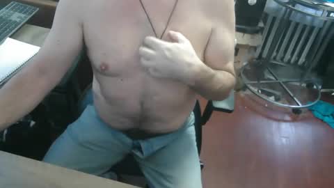 Snapshot of woodworker6473 chatting on 12, 5, 2026 woodworker6473 online show from 12, 5, 2026
