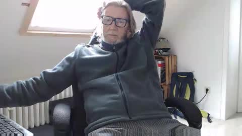 Snapshot of wyattearp64 chatting on 18, 11, 2025 WyattEarp64 online show from 18, 11, 2025