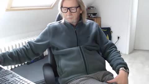 Snapshot of wyattearp64 chatting on 27, 11, 2025 WyattEarp64 online show from 27, 11, 2025