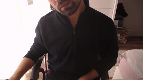 Snapshot of x_____0_____x chatting on 29, 10, 2025 Mr. Lonely online show from 29, 10, 2025