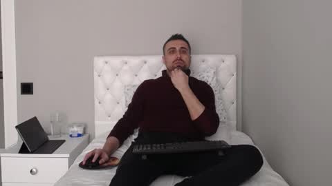 Mr. Lonely online show from 9, 4, 2026