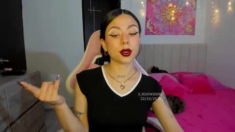Snapshot of x_moonshine chatting on 23, 10, 2025 s s s online show from 23, 10, 2025