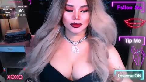 Snapshot of xhugeharleyselfsuckerx chatting on 1, 11, 2025 xHUGECOCKTILLCUMX online show from 1, 11, 2025