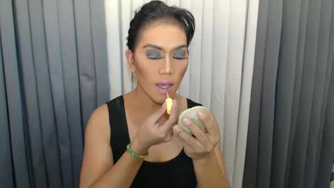 GWEN THOMPSON .......   online show from 21, 12, 2024