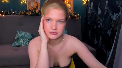 Snapshot of xloe_queen chatting on 19, 12, 2024 Chloe online show from 19, 12, 2024
