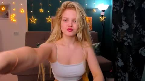 Snapshot of xloe_queen chatting on 7, 2, 2025 Chloe online show from 7, 2, 2025