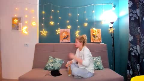 Snapshot of xloe_queen chatting on 25, 2, 2025 Chloe online show from 25, 2, 2025