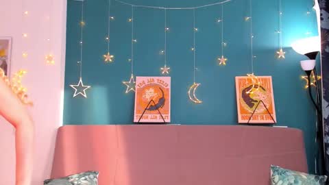 Snapshot of xloe_queen chatting on 5, 3, 2025 Chloe online show from 5, 3, 2025