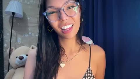 Snapshot of xmonica_cummerx chatting on 22, 11, 2025 Sweet Monica online show from 22, 11, 2025