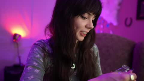 Bella Bondai online show from 12, 2, 2025