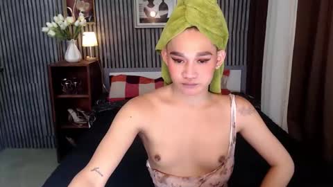 Snapshot of xtspetitehugecock chatting on 5, 5, 2026 xtspetitehugecock online show from 5, 5, 2026
