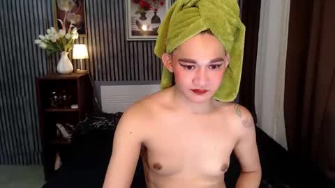 Snapshot of xtspetitehugecock chatting on 6, 5, 2026 xtspetitehugecock online show from 6, 5, 2026