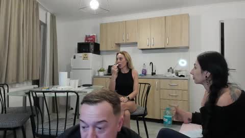 Snapshot of xveryhotcouple chatting on 3, 11, 2025 xveryhotcouple online show from 3, 11, 2025