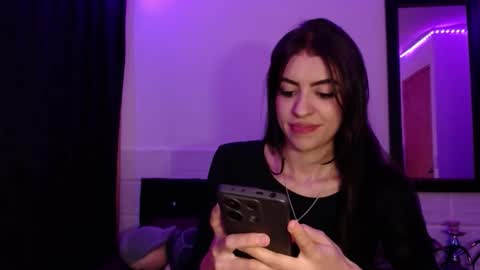 Snapshot of xx_johnson_xx chatting on 28, 10, 2025 VALE online show from 28, 10, 2025