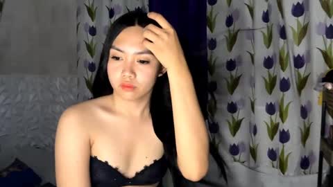 Snapshot of xxmollygrandexx chatting on 28, 5, 2026 MollyGrande online show from 28, 5, 2026