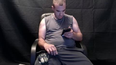 Snapshot of xxscubastevexxx chatting on 17, 11, 2025 xxScubaStevexx online show from 17, 11, 2025