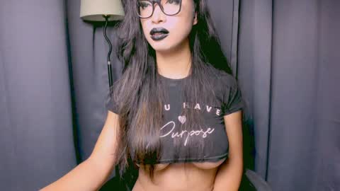 Lara online show from 4, 12, 2024