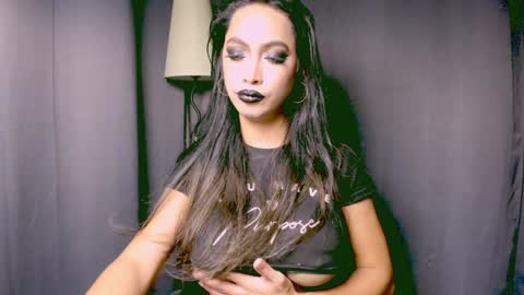 Lara online show from 4, 1, 2025