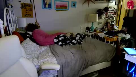 Snapshot of xxstrawberryjanexx chatting on 28, 10, 2025 Strawberry Jane online show from 28, 10, 2025