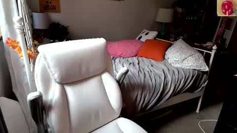 Snapshot of xxstrawberryjanexx chatting on 4, 11, 2025 Strawberry Jane online show from 4, 11, 2025