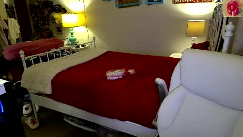 Snapshot of xxstrawberryjanexx chatting on 28, 11, 2025 Strawberry Jane online show from 28, 11, 2025