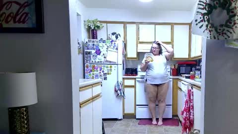 Snapshot of xxstrawberryjanexx chatting on 16, 12, 2025 Strawberry Jane online show from 16, 12, 2025