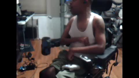 Snapshot of xxxonwheelz chatting on 28, 9, 2025 xxxonwheelz online show from 28, 9, 2025