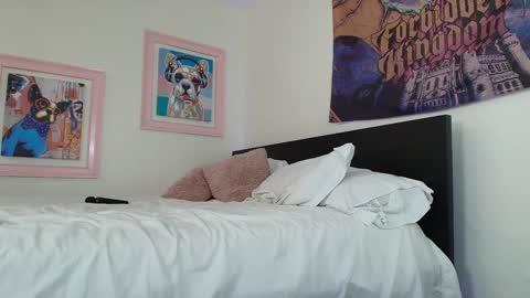 Snapshot of xxxvibesxo chatting on 7, 10, 2025 Lil Luna online show from 7, 10, 2025