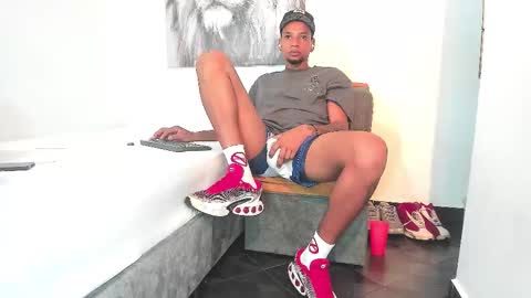 Snapshot of y0ung_master_ chatting on 25, 11, 2025 Sr. Y0ung Master online show from 25, 11, 2025