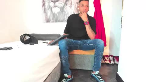 Snapshot of y0ung_master_ chatting on 28, 11, 2025 Sr. Y0ung Master online show from 28, 11, 2025