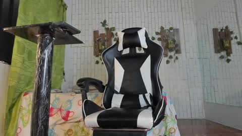 yacksson_lawrence online show from 27, 1, 2025