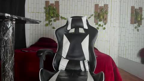 yacksson_lawrence online show from 9, 10, 2025