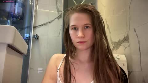 Snapshot of yana_squrel_22 chatting on 17, 10, 2025 Yana online show from 17, 10, 2025