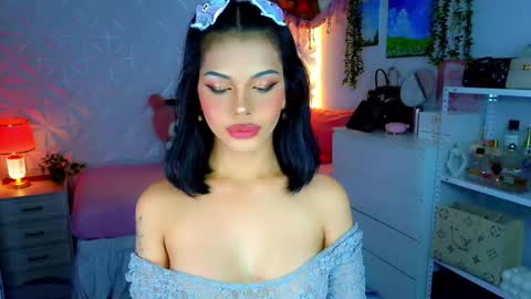 Snapshot of yang_audreylone chatting on 25, 11, 2025 YANG AUDREY LONE online show from 25, 11, 2025