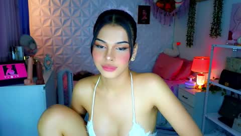 Snapshot of yang_audreylone chatting on 3, 12, 2025 YANG AUDREY LONE online show from 3, 12, 2025